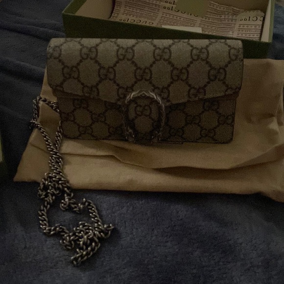 Mini Gucci bag brand new paid $950 asking $850. W16,5cm x H10cm x D4cm. - Picture 1 of 2
